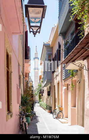 La Moschea Neratze minareto da Xanthoudidou Street, Città Vecchia, Rethymnon (Rethimno), Regione di Rethimno, Creta (Kriti), Grecia Foto Stock