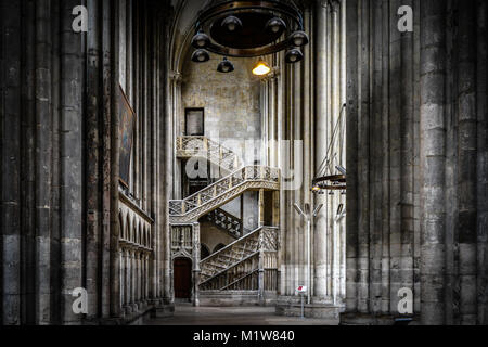 I librai' gradinata nella cattedrale di Rouen, una pietra gotico capolavoro nella regione della Normandia di Rouen Francia Foto Stock