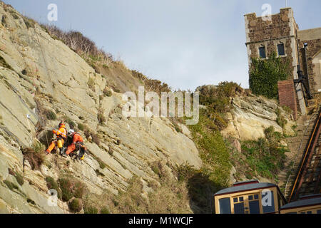 Hastings, ingegneri la stabilizzazione della collina orientale scogliera, dalla rupe di sollevamento, Rock-a-Nore, East Sussex, Regno Unito Foto Stock