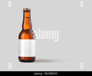 Bottiglia di birra Mock-Up per la tua progettazione con tracciato di ritaglio Foto Stock