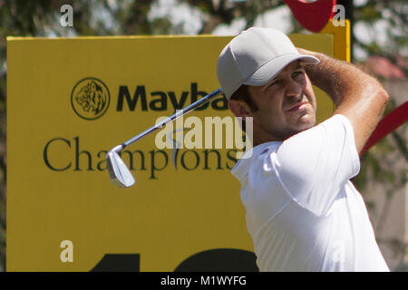 Shah Alam, Kuala Lumpur, Malesia. 3 febbraio, 2018. Jorge Campillo è visto in un colpo dal foro n. 12 Il giorno 3 presso il campionato Maybank 2018.Il campionato Maybank 2018 golf evento viene ospitato su 1 al 4 febbraio a Saujana Golf & Country Club. Credito: Faris Hadziq/SOPA/ZUMA filo/Alamy Live News Foto Stock