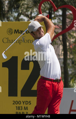 Shah Alam, Kuala Lumpur, Malesia. 3 febbraio, 2018. Jorge Campillo è visto in un colpo dal foro n. 12 Il giorno 3 presso il campionato Maybank 2018.Il campionato Maybank 2018 golf evento viene ospitato su 1 al 4 febbraio a Saujana Golf & Country Club. Credito: Faris Hadziq/SOPA/ZUMA filo/Alamy Live News Foto Stock