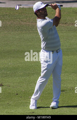 Shah Alam, Kuala Lumpur, Malesia. 3 febbraio, 2018. Alexander prelievo è visto in un colpo dal foro n. 18 a Maybank Championship 2018.Il campionato Maybank 2018 golf evento viene ospitato su 1 al 4 febbraio a Saujana Golf & Country Club. Credito: Faris Hadziq/SOPA/ZUMA filo/Alamy Live News Foto Stock