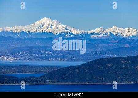 Le Isole San Juan, WA, Stati Uniti d'America vista aerea del San Juan Islands con Mount Baker all'orizzonte Foto Stock