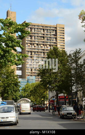Trellick Tower, stile Brutalist ed alta torre blocco, Londra Foto Stock