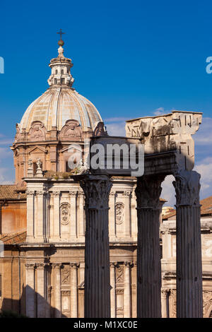 Chiesa dei Santi Luca e Martina adiacente ai resti del Foro Romano, Roma Lazio Italia Foto Stock