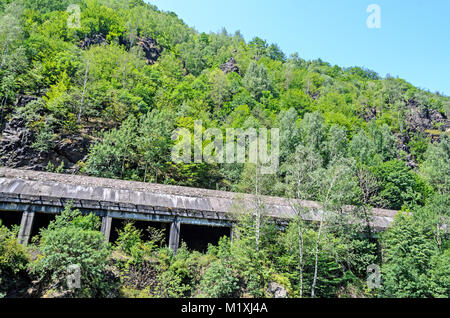 Valle del Jiu dalla contea di Hunedoara Romania, tra la Retezat e il Parang montagne. Foto Stock