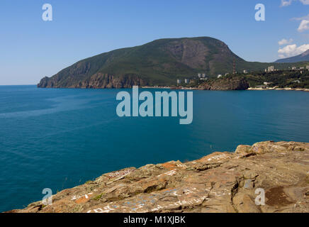 Vista del Monte Ayu-Dag dal capo di Plaka Crimea Foto Stock