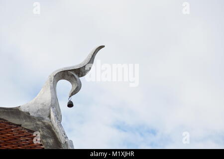 Gable apice in un antico tempio buddista Foto Stock