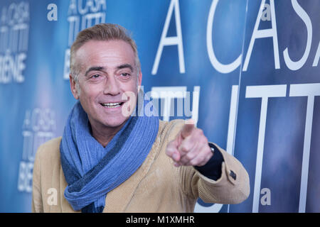 Roma, Italia. 02Feb, 2018. Attore italiano Massimo Ghini Photocall del film in italiano 'A Casa Tutti Bene" diretto da Gabriele Muccino Credito: Matteo Nardone/Pacific Press/Alamy Live News Foto Stock