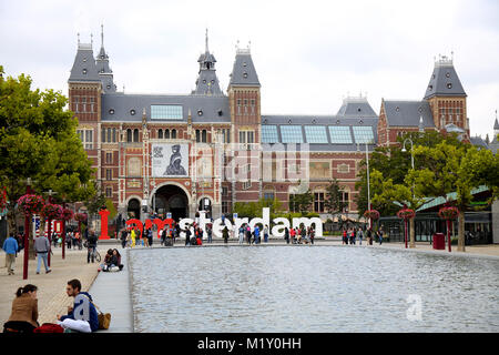 AMSTERDAM, Paesi Bassi - 18 agosto 2015: vista sul Rijksmuseum (Nazionale Museo di Stato) con parole, popolare destinazione turistica in amsterdam, Antille Foto Stock