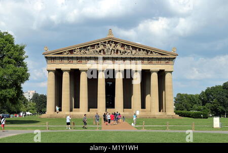 Nashville, Tennessee - Agosto 21, 2017. Il Partenone di replica a Centennial Park in Nashville Tennessee negli Stati Uniti. Foto Stock