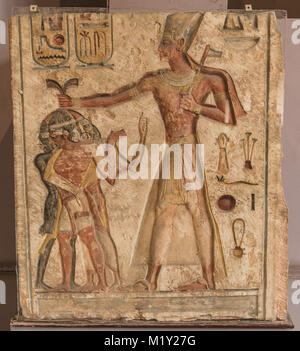 Murale e stele al Museo del Cairo, il Cairo, Egitto. Foto Stock