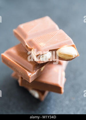 Il cioccolato alle nocciole, vicino. Foto Stock