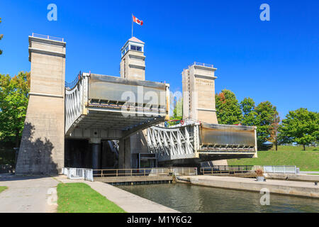 Sollevamento della nave Peterborough, Trent-Severn fluviale, Peterborough, Ontario, Canada Foto Stock