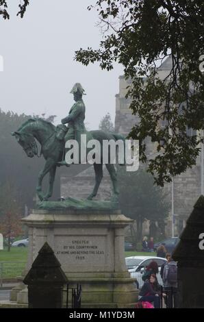 1905 Statua equestre in bronzo di generale Redvers Buller da Adrian Jones in una nebbiosa giornata. Exeter Devon, Regno Unito. Marzo 2016. Foto Stock