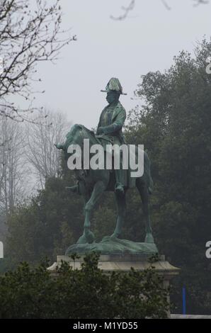 1905 Statua equestre in bronzo di generale Redvers Buller da Adrian Jones in una nebbiosa giornata. Exeter Devon, Regno Unito. Marzo 2016. Foto Stock