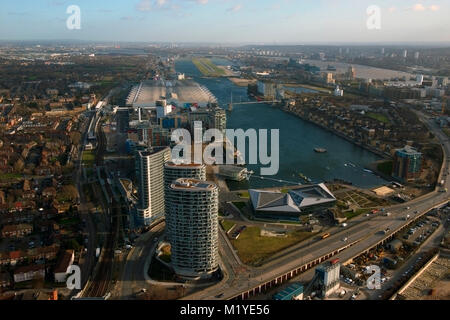 Vista aerea del Royal Victoria Dock e il London City Airport East London Inghilterra. Foto Stock