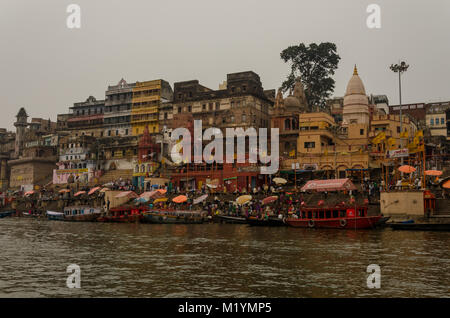 Il Ghats di Varanasi, Uttar Pradesh, India Foto Stock