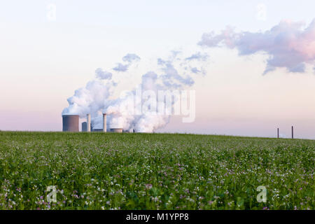 Ignite-fired power plant Niederaussem nella zona di Colonia, Germania Foto Stock