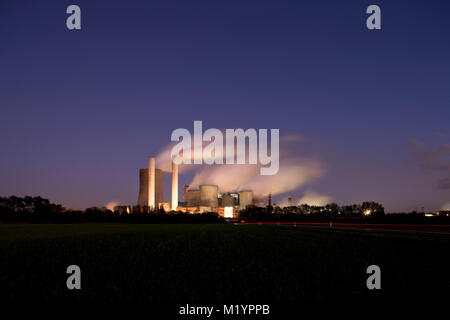 Ignite-fired power plant Niederaussem nella zona di Colonia, Germania Foto Stock