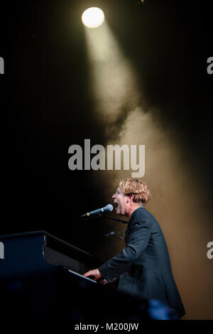 Norvegia, Bergen - Giugno 15, 2017. Il cantante inglese, compositore e musicista Tom Odell esegue un concerto dal vivo durante il norvegese music festival Bergenfest 2017 a Bergen. Foto Stock