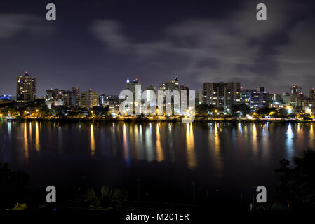 La Laguna di Condado durante la notte di San Juan PR Foto Stock