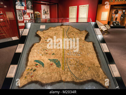 Storia Robe di Corvo Rosso, Crow tribù nativi americani, guerrieri Galleria al Glenbow Museum di Calgary, Alberta, Canada Foto Stock