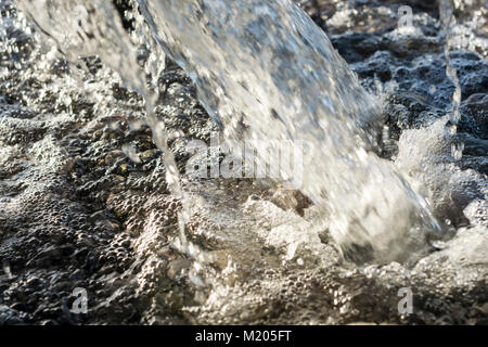 Canalizzazione di evacuazione dell'acqua sulla spiaggia Abergele Galles del Nord Foto Stock