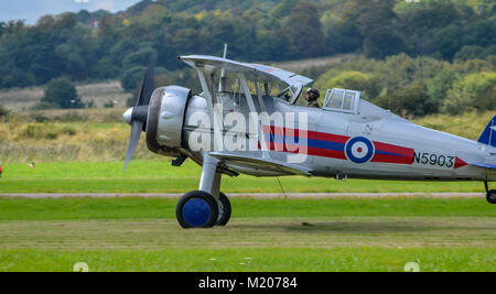 Gloster Gladiator decolla a Shoreham Airport Foto Stock