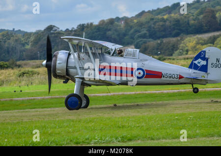 Gloster Gladiator decolla a Shoreham Airport Foto Stock