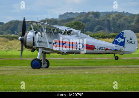 Gloster Gladiator decolla a Shoreham Airport Foto Stock