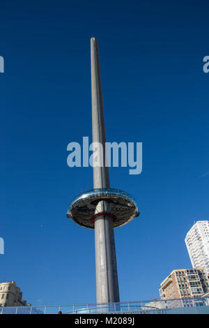 La spiaggia di Brighton il tramonto e i360 Foto Stock