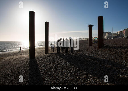 La spiaggia di Brighton il tramonto e i360 Foto Stock