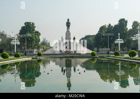 Il Re Rama vi un monumento nel Parco Lumphinee a Bangkok, in Thailandia Foto Stock