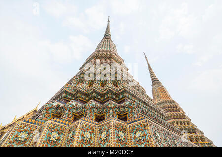 Le decorazioni esterne in Wat Pho tempio a Bangkok, in Thailandia Foto Stock