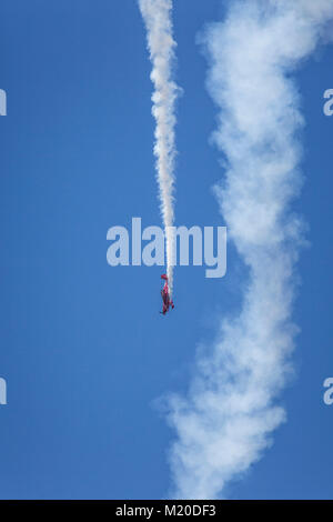 Jacquie Baby stunt piano al 2017 in Airshow Duluth, Minnesota, Stati Uniti d'America. Foto Stock