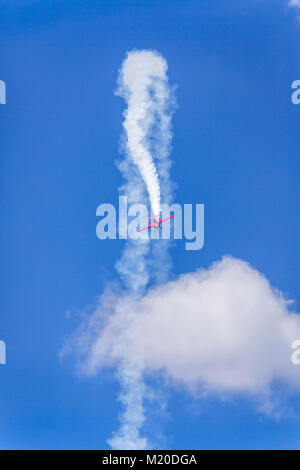 Jacquie Baby stunt piano al 2017 in Airshow Duluth, Minnesota, Stati Uniti d'America. Foto Stock