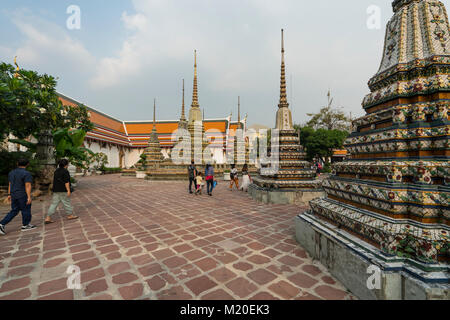 Le decorazioni esterne in Wat Pho tempio a Bangkok, in Thailandia Foto Stock