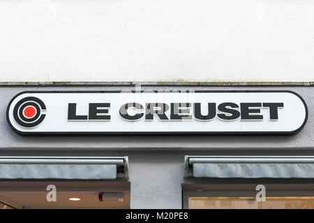 Flensburg, Germania - 14 dicembre 2017: Le Creuset store. Le Creuset è un Francese premium pentole fabbricante Foto Stock