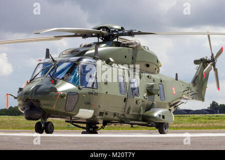 BEAUVECHAIN, Belgio - 20 Maggio 2015: nuovo esercito belga elicottero NH90 sulla homebase Beauvechain airbase. Foto Stock