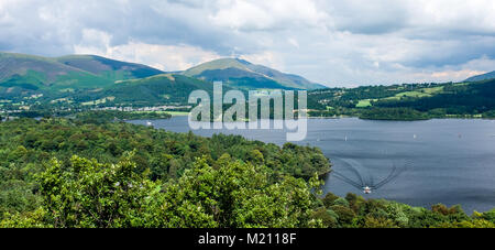 Una vista di Derwentwater e Keswick da Catbells Hill nel distretto del lago. Foto Stock