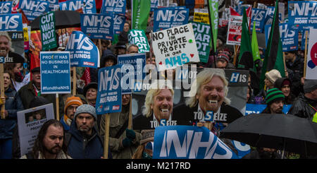 Londra, Regno Unito. Il 3 febbraio, 2018. Migliaia marzo a Londra in Nationwide protesta per "Fondo il NHS', sotto la minaccia da tagli continuato e di privatizzazione da parte del governo. David Rowe/ Alamy Live News. Foto Stock