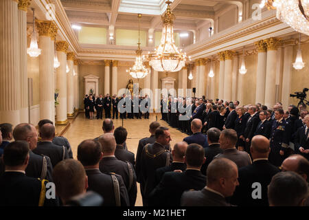 Helsinki, Uusima, Finlandia. Il 1° febbraio 2018. Personalità finlandese in attesa nel castello presidenziale per il discorso del riconfermato Presidente della Repubblica finlandese Sauli Niinisto.Domenica elezioni 28.01.2018 Sauli Niinisto è stato rieletto come Presidente della Repubblica finlandese con il 63 per cento dei voti. Credito: Alessandro Rampazzo/SOPA/ZUMA filo/Alamy Live News Foto Stock