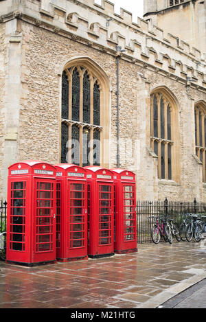 Architettura tra le case e boatsheds a Cambridge nel Regno Unito. Foto Stock