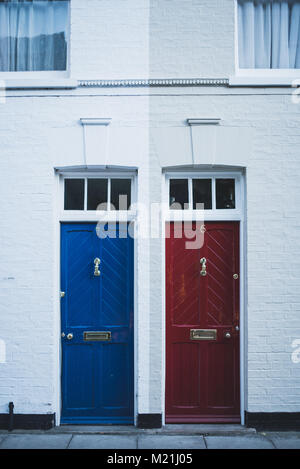 Architettura tra le case e boatsheds a Cambridge nel Regno Unito. Foto Stock