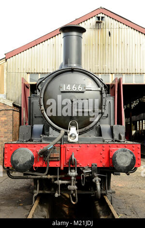 GWR 1400 Classe 0-4-2T n. 1466 si trova all'esterno del capannone a Didcot Railway Centre. Foto Stock