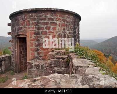 Il castello di Neudahn rimane, Renania-Palatinato, Germania Foto Stock