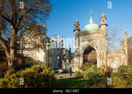 Porta nord del Royal Pavilion di Brighton, East Sussex, Inghilterra. Foto Stock