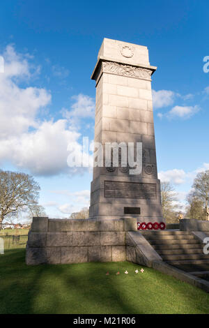 Il Cumberland e Westmorland cenotafio style memoriale di guerra nel Parco Riccurby, Carlisle, Cumbria, England, Regno Unito Foto Stock